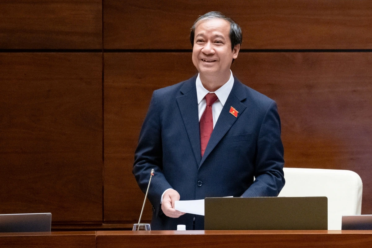 Bộ trưởng Bộ Giáo dục Nguyễn Kim Sơn trình bày tờ trình. Ảnh: Media Quốc hội. Bộ trưởng Bộ Giáo dục Nguyễn Kim Sơn trình bày tờ trình. Ảnh: Media Quốc hội.