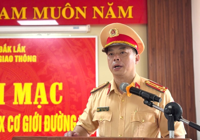 Thượng tá Nguyễn Huy Thành, Trưởng phòng CSGT Công an tỉnh Đắk Lắk phát biểu chỉ đạo tại kỳ thi.