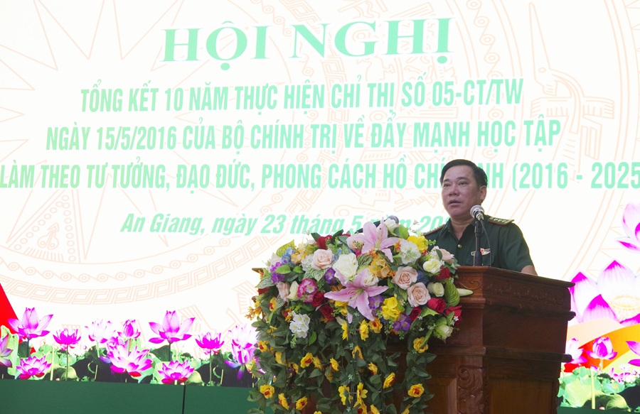 Thượng tá Nguyễn Văn Hiệp , Bí thư Đảng ủy, Chính ủy Bộ Chỉ huy BĐBP tỉnh phát biểu