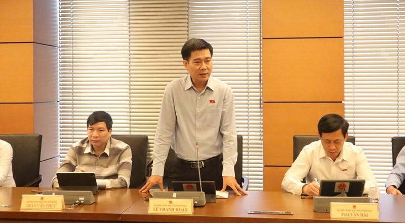 ĐBQH Lê Thanh Hoàn tham gia phát biểu tại tổ. ĐBQH Lê Thanh Hoàn tham gia phát biểu tại tổ.