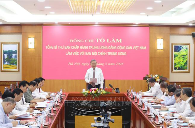 Tổng Bí thư Tô Lâm chủ trì làm việc với Ban Nội chính Trung ương về kết quả công tác từ đầu nhiệm kỳ Đại hội XIII của Đảng đến nay và phương hướng công tác thời gian tới - Ảnh: TTXVN