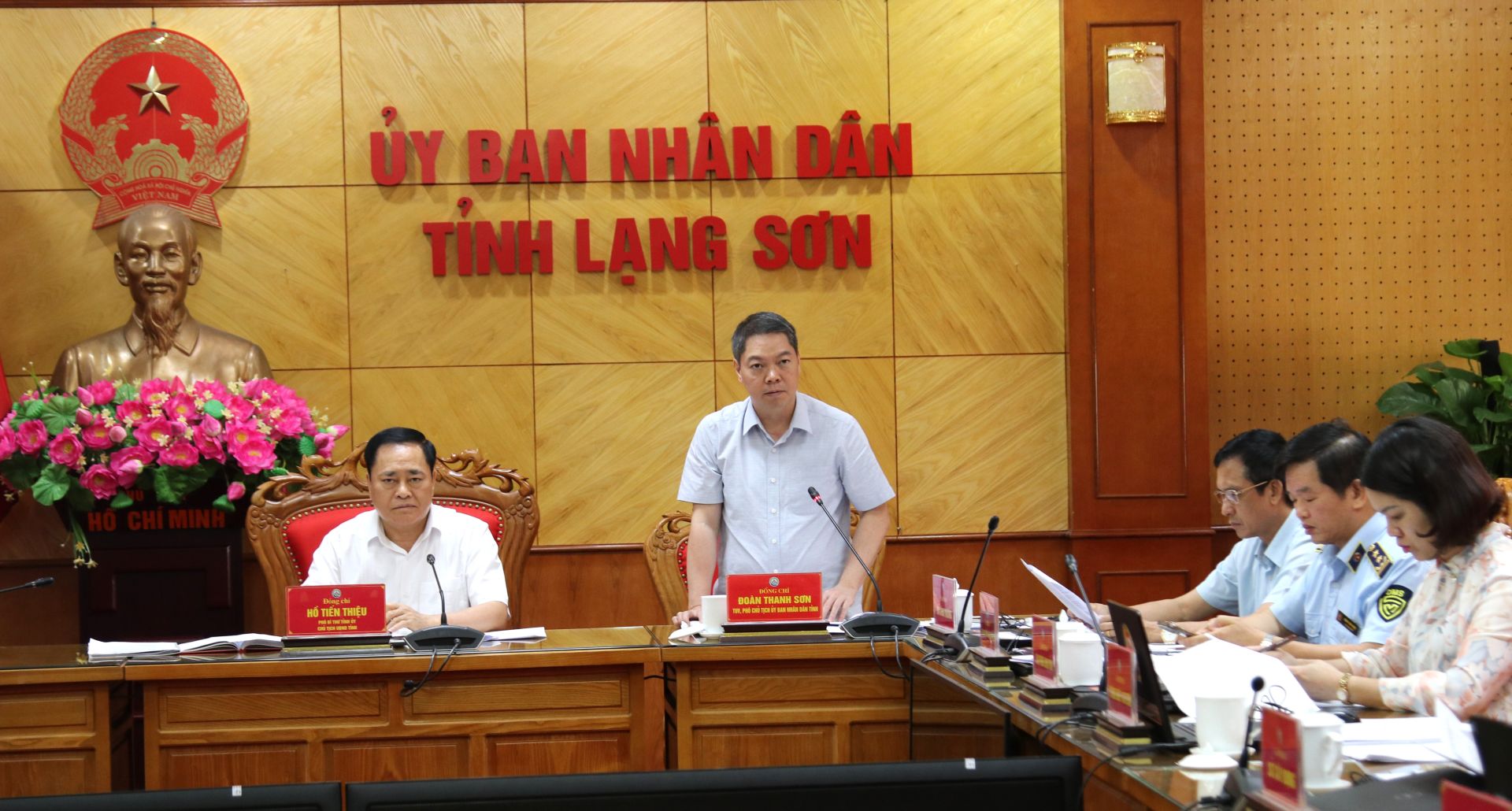 Phó Chủ tịch UBND tỉnh Lạng Sơn Đoàn Thanh Sơn, Trưởng Ban Chỉ đạo 389 tỉnh Lạng Sơn phát biểu tại cuộc họp