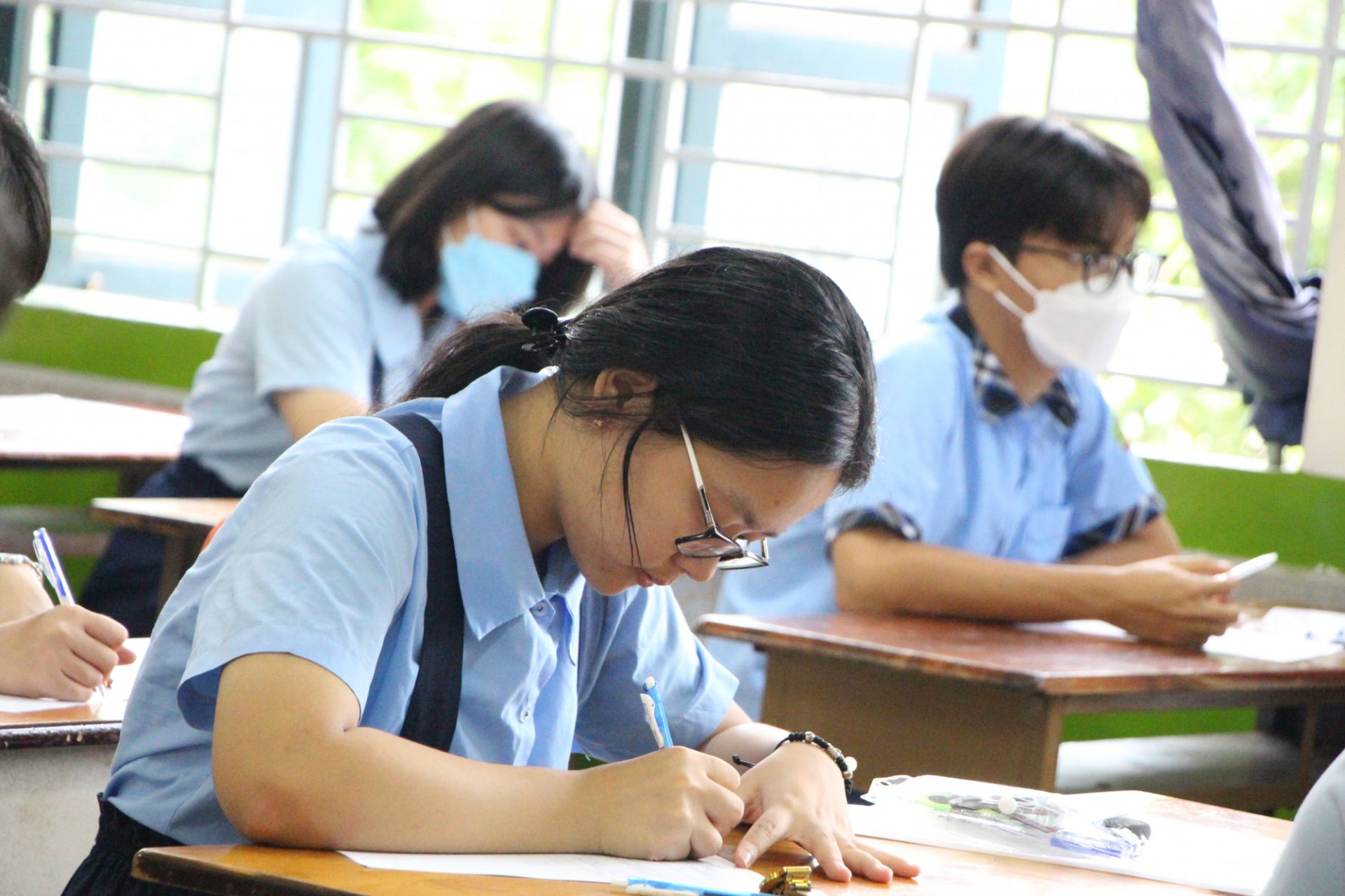 Ngày 24/5, hơn 3.500 thí sinh bước vào kỳ thi tuyển sinh lớp 10 Trường Phổ thông Năng khiếu ở TP. HCM