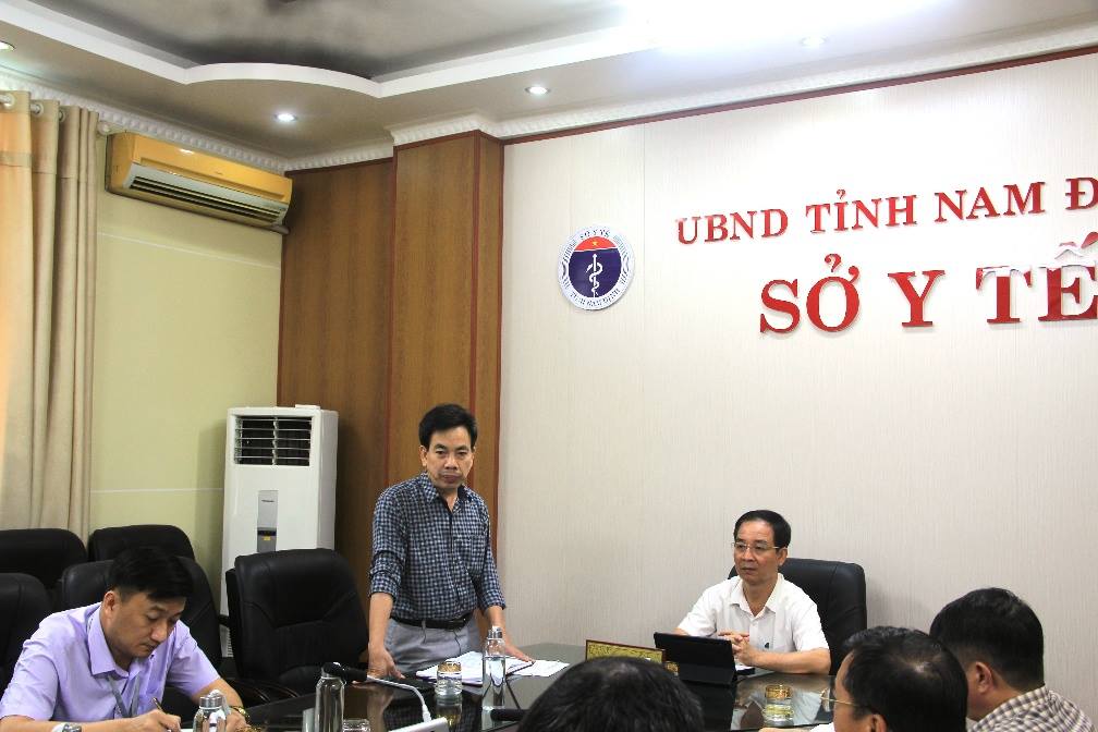 Đồng chí Trần Huy Đoàn – Phó Giám đốc Sở Y tế phát biểu tại hội nghị