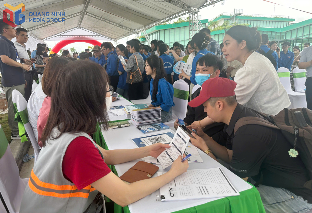 Quảng Ninh: Gần 1.000 học sinh, sinh viên và người lao động tham gia Ngày hội việc làm năm 2025