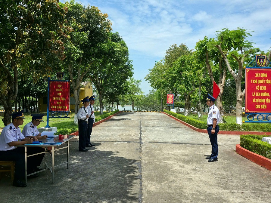 Hải đội 102 tham gia Hội thi huấn luyện chuyên ngành tàu giỏi năm 2025