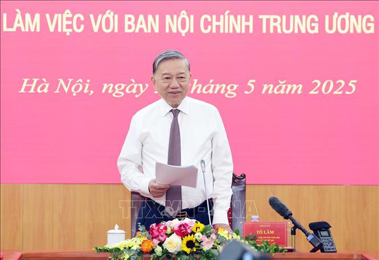 Cơ bản nhất trí với các nhiệm vụ công tác thời gian tới mà Ban Nội chính Trung ương đã đề ra, Tổng Bí thư nhấn mạnh thêm 3 định hướng lớn và 6 nhiệm vụ cần tập trung thực hiện từ nay đến Đại hội XIV của Đảng - Ảnh: TTXVN
