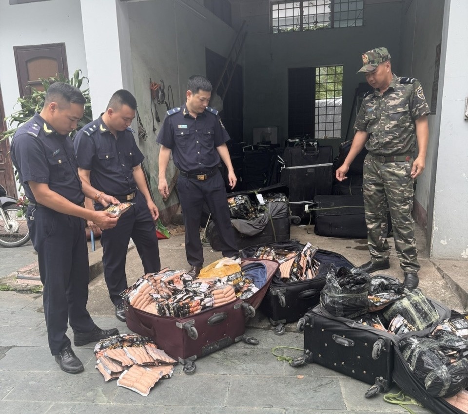Lào Cai: Phát hiện, thu giữ 2,55 tấn thực phẩm đông lạnh không rõ nguồn gốc