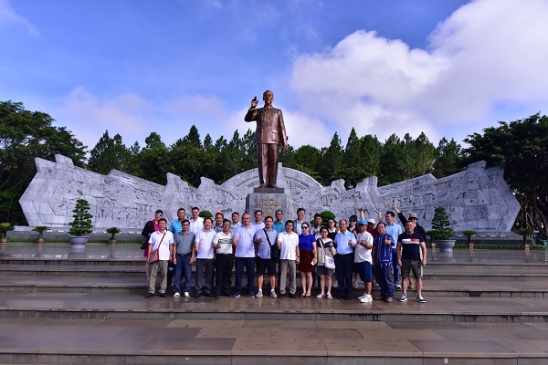 Đoàn Famtrip tỉnh Ninh Thuận thăm quảng trường Đại đoàn kết TP. Pleiku, tỉnh Gia Lai