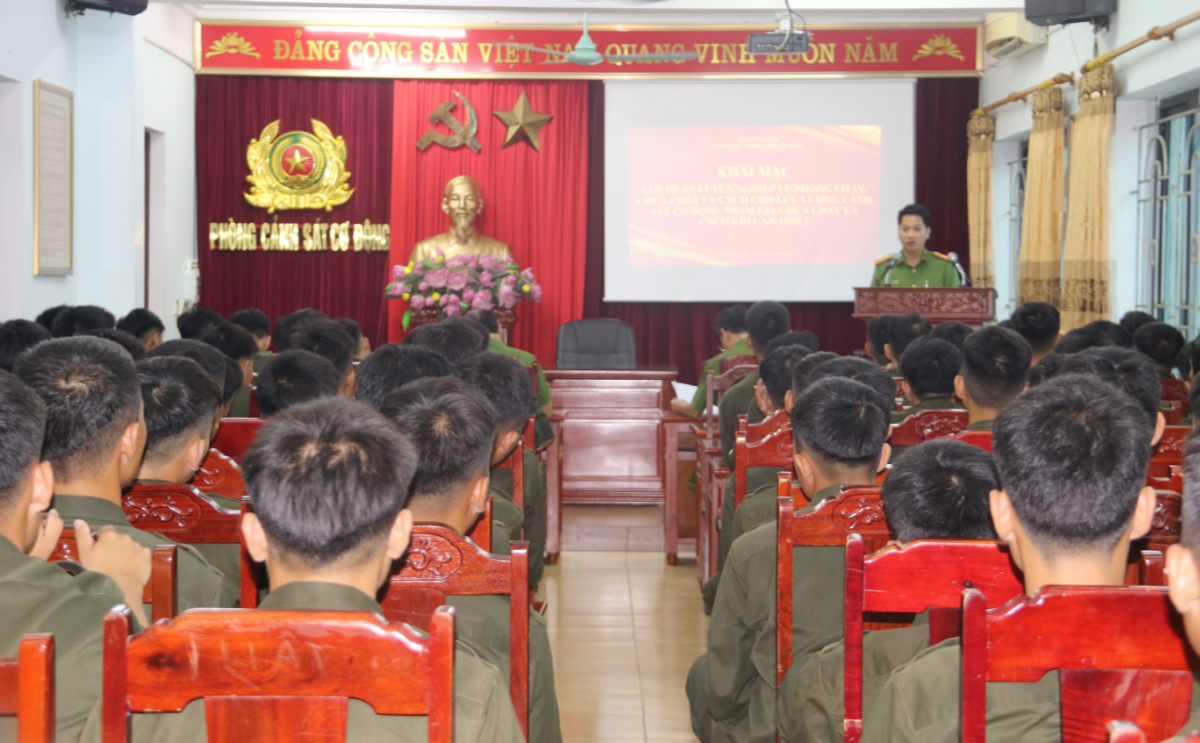 Khai giảng khoá huấn luyện cơ bản về kĩ năng, nghiệp vụ chữa cháy và cứu nạn, cứu hộ