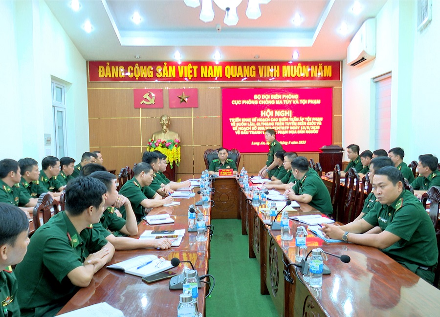 Cục Phòng chống ma túy và tội phạm kiểm tra thực hiện cao điểm đấu tranh phòng chống buôn lậu, gian lận thương mại, hàng giả và triển khai kế hoạch phòng chống tội phạm mua bán người trên tuyến biên giới tỉnh Long An và Tây Ninh Cục Phòng chống ma túy và tội phạm kiểm tra thực hiện cao điểm đấu tranh phòng chống buôn lậu, gian lận thương mại, hàng giả và triển khai kế hoạch phòng chống tội phạm mua bán người trên tuyến biên giới tỉnh Long An và Tây Ninh