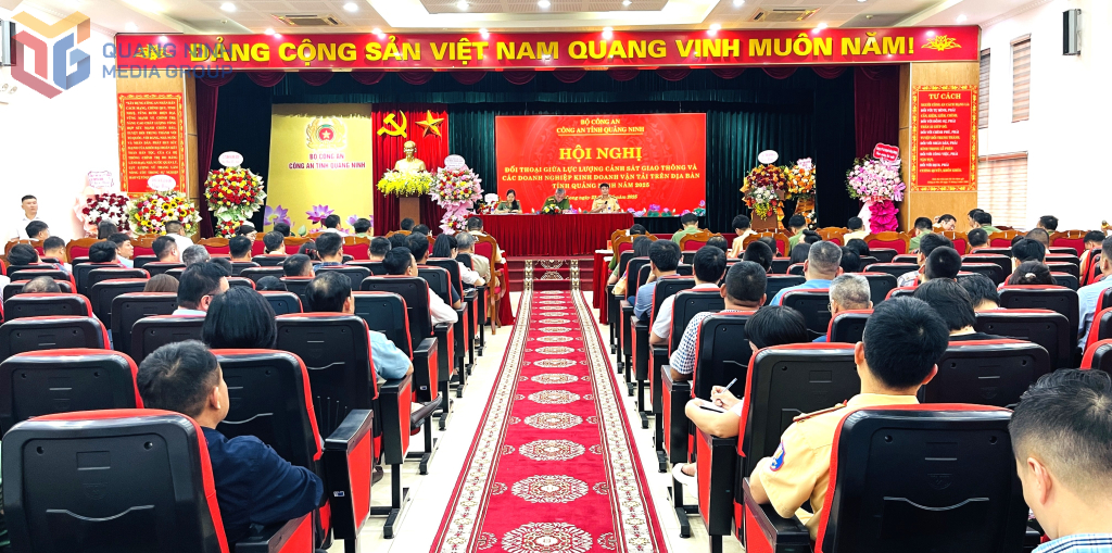 Lực lượng CSGT tỉnh Quảng Ninh đối thoại với các doanh nghiệp kinh doanh vận tải