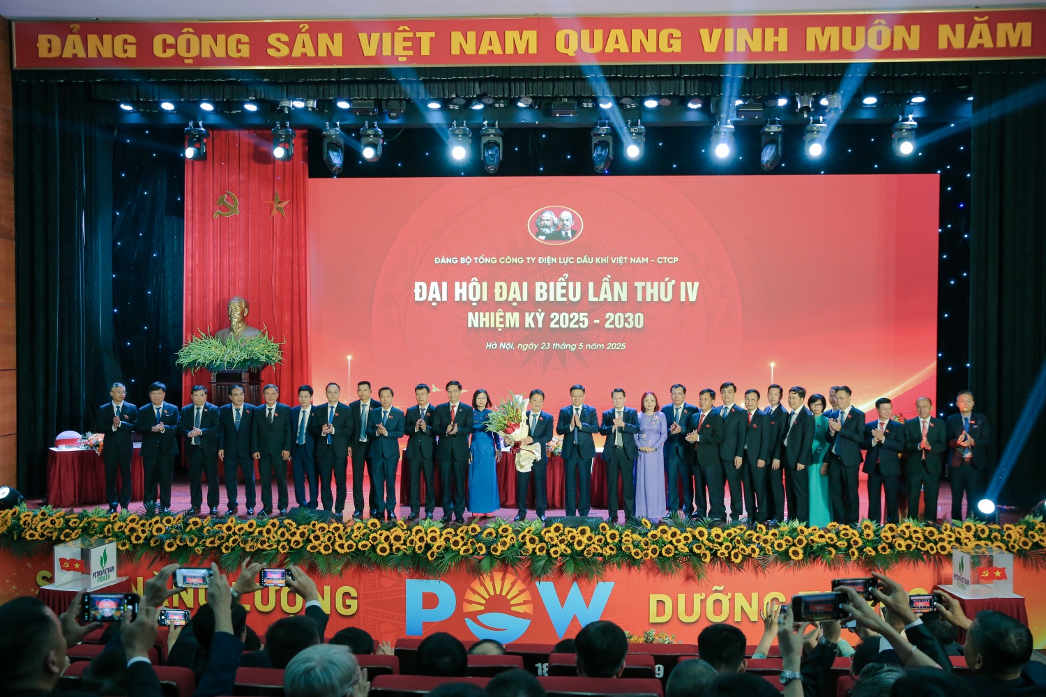 Lãnh đạo Petrovietnam chúc mừng Ban Chấp hành Đảng bộ PV Power nhiệm kỳ 2025 - 2030 Lãnh đạo Petrovietnam chúc mừng Ban Chấp hành Đảng bộ PV Power nhiệm kỳ 2025 - 2030