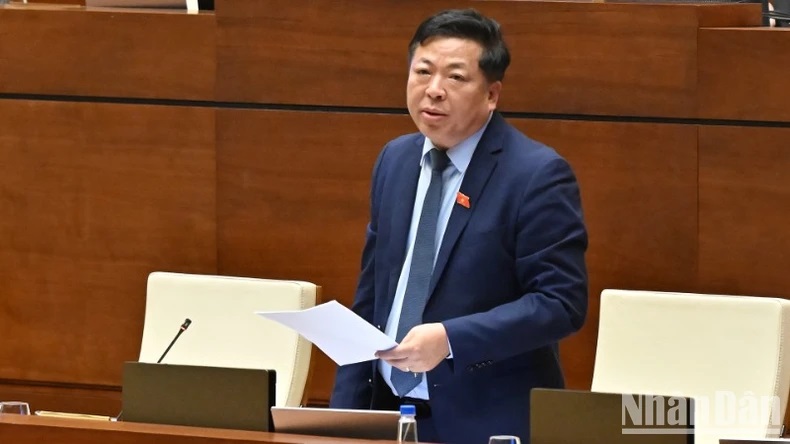 Bộ trưởng Xây dựng Trần Hồng Minh phát biểu giải trình, làm rõ ý kiến các đại biểu Quốc hội nêu tại phiên thảo luận. (Ảnh: THỦY NGUYÊN) Bộ trưởng Xây dựng Trần Hồng Minh phát biểu giải trình, làm rõ ý kiến các đại biểu Quốc hội nêu tại phiên thảo luận. (Ảnh: THỦY NGUYÊN)