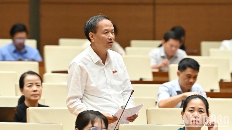Đại biểu Đinh Ngọc Minh (Cà Mau) phát biểu. (Ảnh: THỦY NGUYÊN) Đại biểu Đinh Ngọc Minh (Cà Mau) phát biểu. (Ảnh: THỦY NGUYÊN)