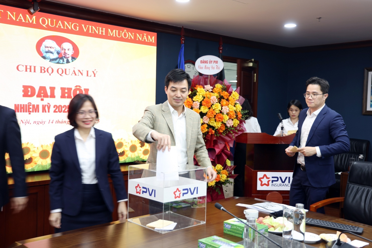 Nhất quán “Một đội ngũ - Một mục tiêu” trong xây dựng đội ngũ Nhất quán “Một đội ngũ - Một mục tiêu” trong xây dựng đội ngũ