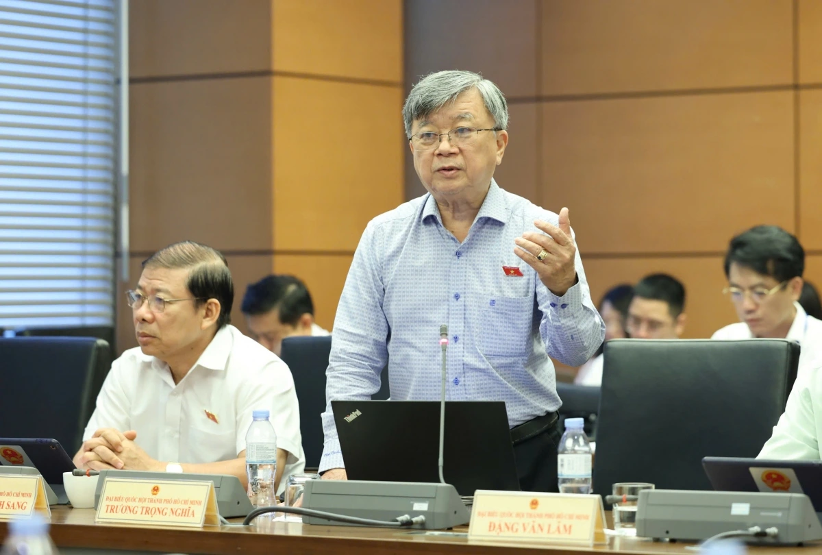 Đại biểu Trương Trọng Nghĩa, đoàn TP. HCM. Đại biểu Trương Trọng Nghĩa, đoàn TP. HCM.