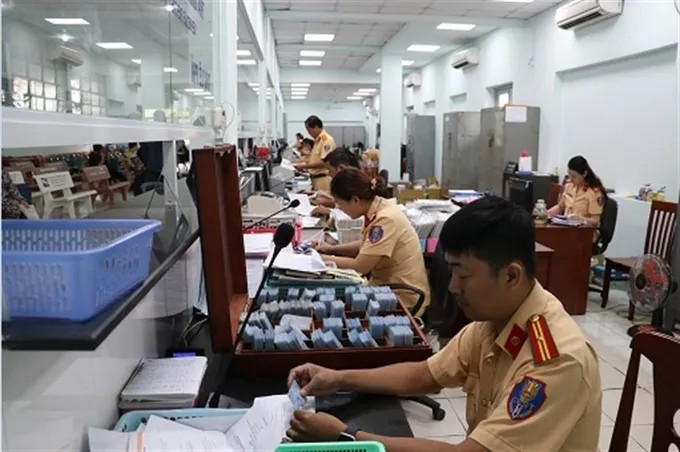 TP. Hồ Chí Minh thí điểm giao dịch chuyển quyền sở hữu điện tử phục vụ sang tên xe trên Cổng dịch vụ công 
