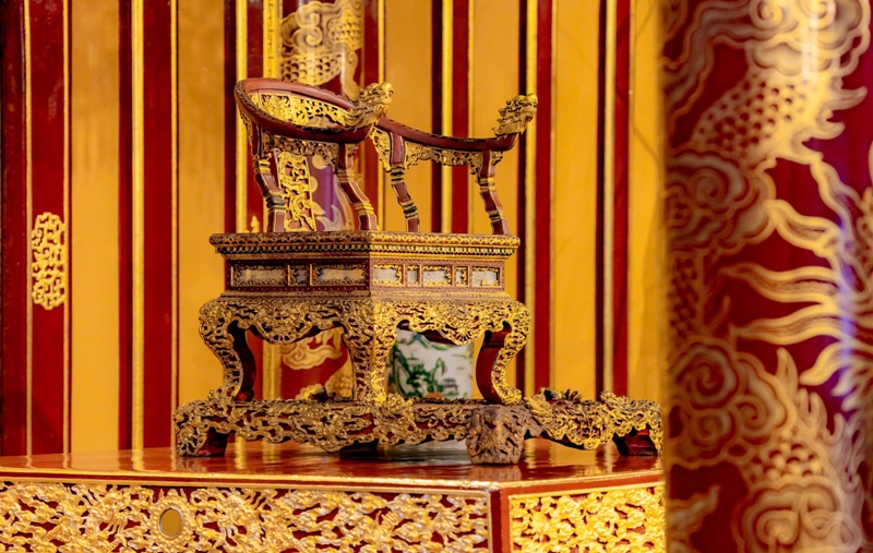 Huế- Ngai Vua Triều Nguyễn ở Điện Thái Hòa bị xâm hại