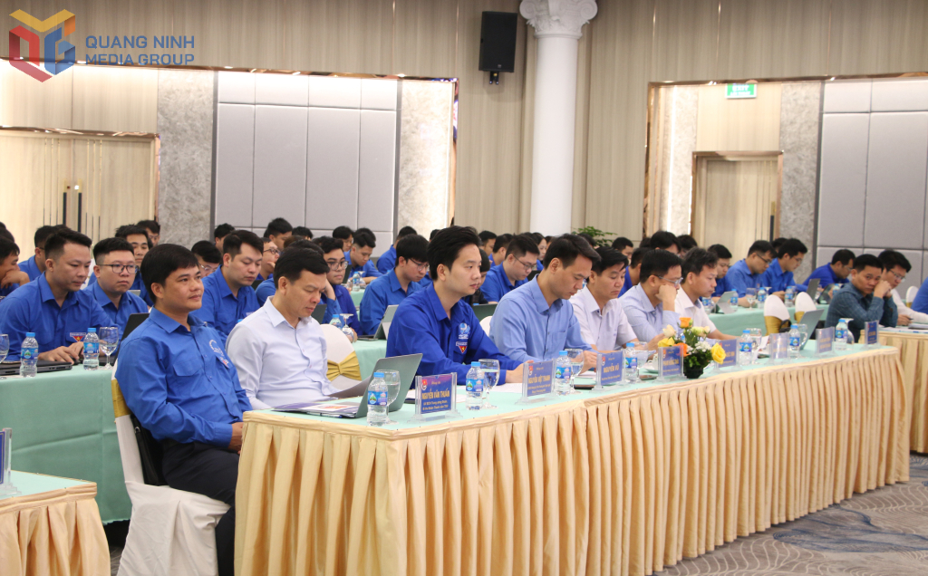 Các đại biểu cùng đông đảo cán bộ, ĐVTN Tập đoàn Công nghiệp Than - Khoáng sản Việt Nam tham dự diễn đàn. Các đại biểu cùng đông đảo cán bộ, ĐVTN Tập đoàn Công nghiệp Than - Khoáng sản Việt Nam tham dự diễn đàn.