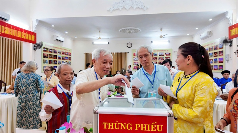 Bỏ phiếu bầu BCH Hội VNDG TP Huế nhiệm kỳ 2025- 2030 Bỏ phiếu bầu BCH Hội VNDG TP Huế nhiệm kỳ 2025- 2030