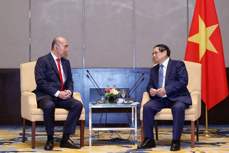 Thủ tướng Phạm Minh Chính và ông Datuk Ng Yih Pyng, Chủ tịch Hiệp hội Thương mại và Công nghiệp Hoa kiều tại Malaysia - Ảnh: VGP/Nhật Bắc