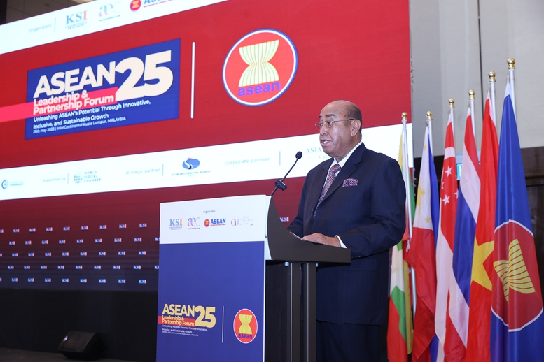 Chủ tịch Viện Chính sách KSI phát biểu tại Diễn đàn - Ảnh: VGP/Nhật Bắc Chủ tịch Viện Chính sách KSI phát biểu tại Diễn đàn - Ảnh: VGP/Nhật Bắc