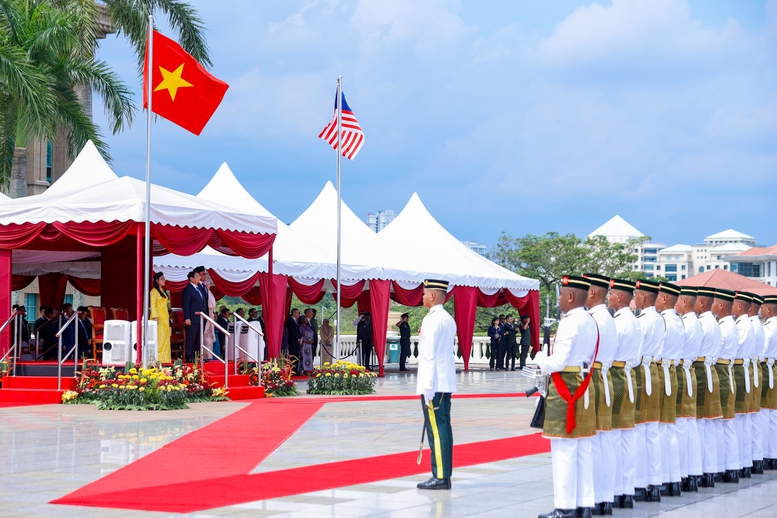 Thủ tướng Anwar Ibrahim chủ trì lễ đón Thủ tướng Phạm Minh Chính thăm chính thức Malaysia