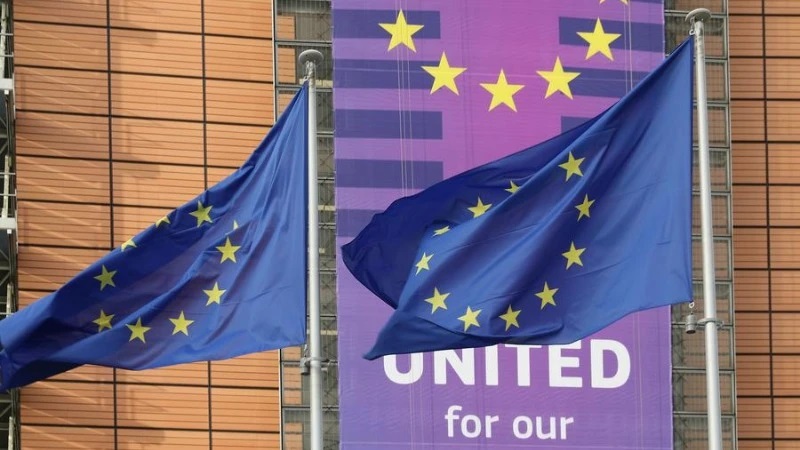 Cờ của Liên minh châu Âu bên ngoài Tòa nhà Berlaymont, trụ sở Ủy ban châu Âu tại Brussels, Bỉ. (Ảnh minh họa: Xinhua) Cờ của Liên minh châu Âu bên ngoài Tòa nhà Berlaymont, trụ sở Ủy ban châu Âu tại Brussels, Bỉ. (Ảnh minh họa: Xinhua)