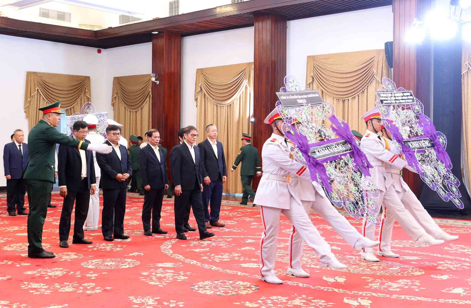 Đoàn Ban Lãnh đạo THACO viếng Nguyên Chủ tịch nước Trần Đức Lương Đoàn Ban Lãnh đạo THACO viếng Nguyên Chủ tịch nước Trần Đức Lương