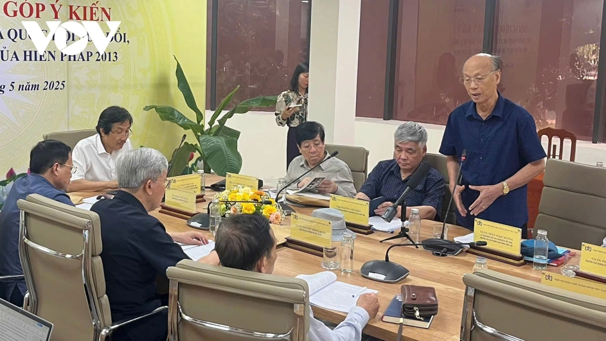 GS.TS Trần Ngọc Đường, nguyên Phó Chủ nhiệm Văn phòng Quốc hội phát biểu. GS.TS Trần Ngọc Đường, nguyên Phó Chủ nhiệm Văn phòng Quốc hội phát biểu.