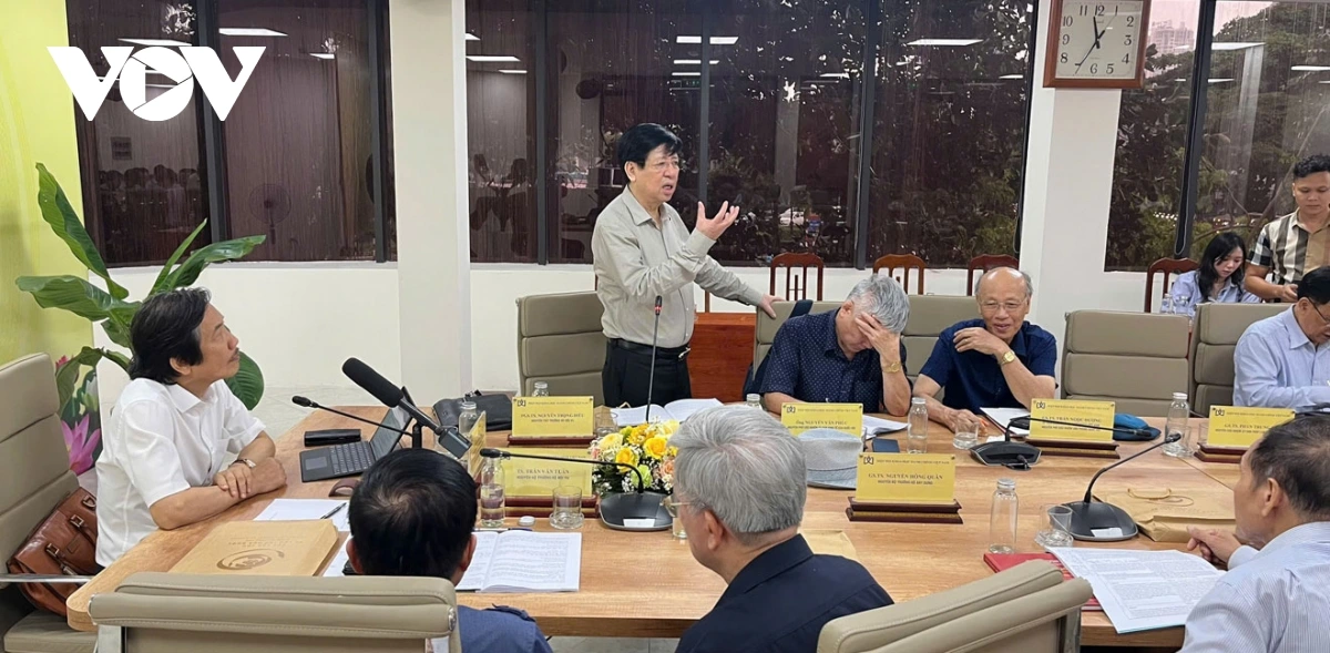 Ông Nguyễn Trọng Điều, nguyên Thứ trưởng Bộ Nội vụ phát biểu tại hội nghị Ông Nguyễn Trọng Điều, nguyên Thứ trưởng Bộ Nội vụ phát biểu tại hội nghị