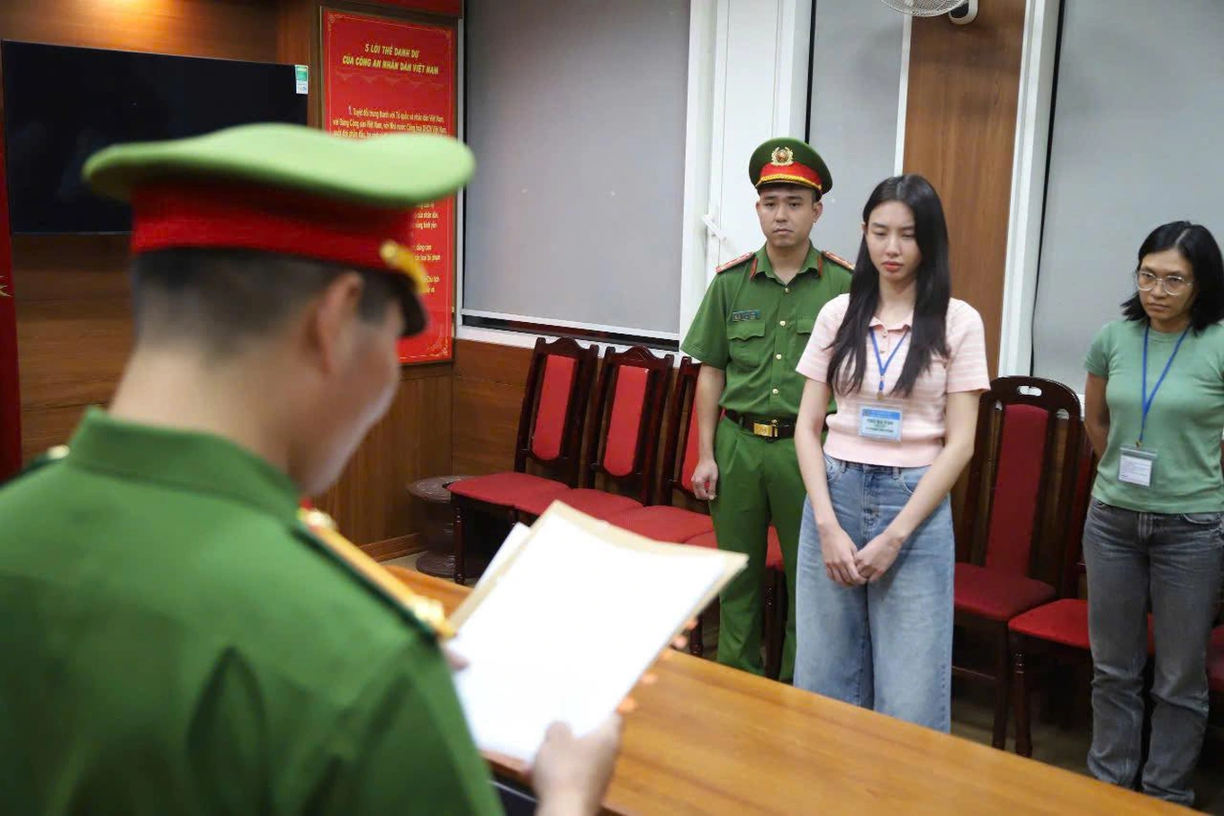 Hoa hậu bị khởi tố vì liên quan đến hàng giả. Ảnh Bộ Công an.