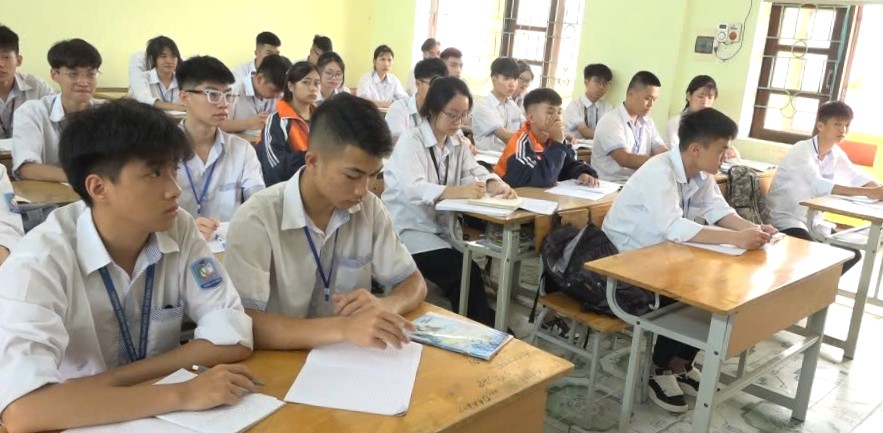 Các em học sinh THPT tỉnh Lạng Sơn đang ôn tập chuẩn bị cho Kỳ thi Tốt nghiệp THPT năm 2025