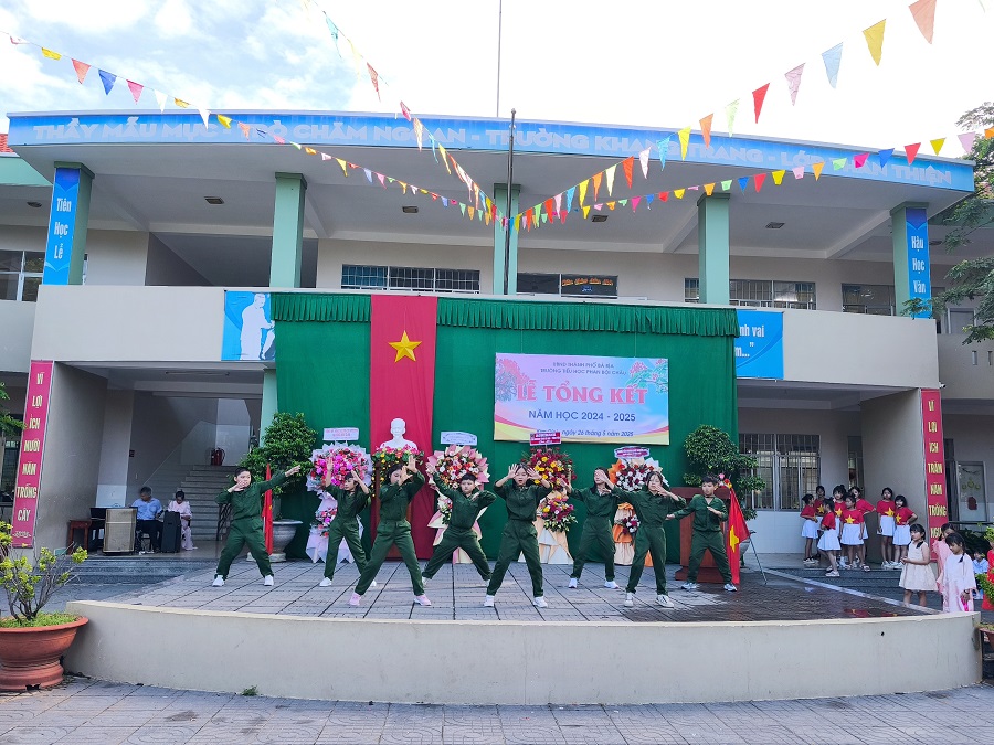 Chương trình văn nghệ chào mừng Lễ tổng kết năm học 2024 - 2025 của học sinh trường Tiểu Học Phan Bội Châu Chương trình văn nghệ chào mừng Lễ tổng kết năm học 2024 - 2025 của học sinh trường Tiểu Học Phan Bội Châu