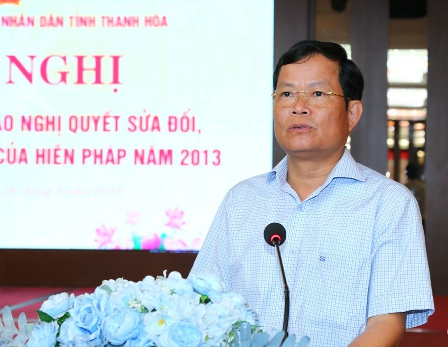 Phó Chủ tịch HĐND tỉnh Nguyễn Quang Hải trình bày tóm tắt dự thảo Nghị quyết. Phó Chủ tịch HĐND tỉnh Nguyễn Quang Hải trình bày tóm tắt dự thảo Nghị quyết.