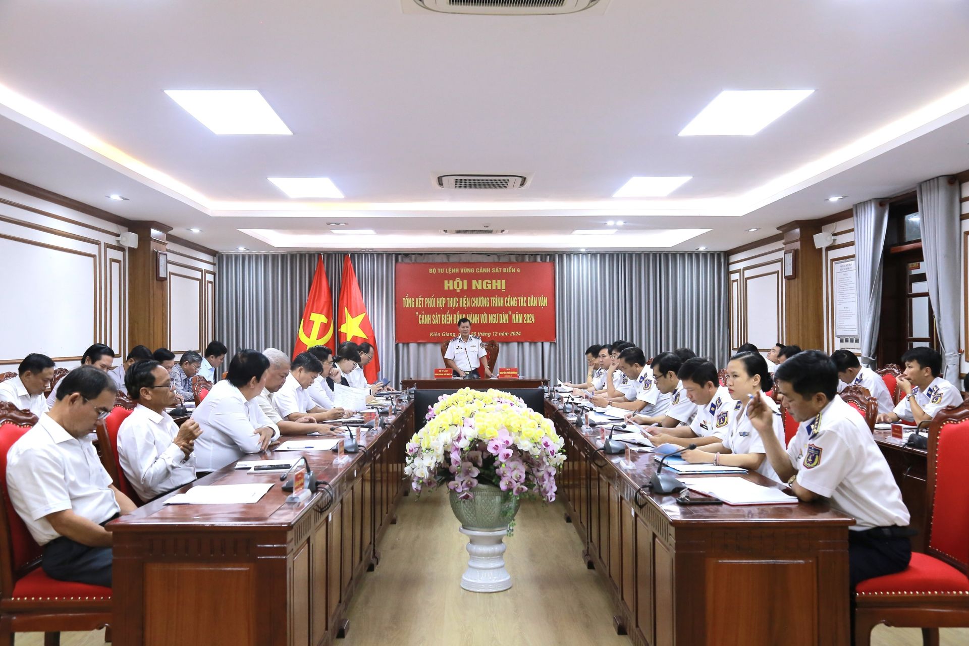 Quang cảnh Hội nghị tổng kết phối hợp thực hiện chương trình công tác dân vận “Cảnh sát biển đồng hành với ngư dân” năm 2024.