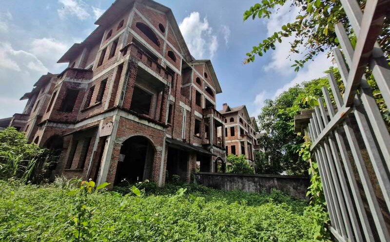 Những căn biệt thự bỏ hang tại Phương Viên (huyện Hoài Đức, Hà Nội)