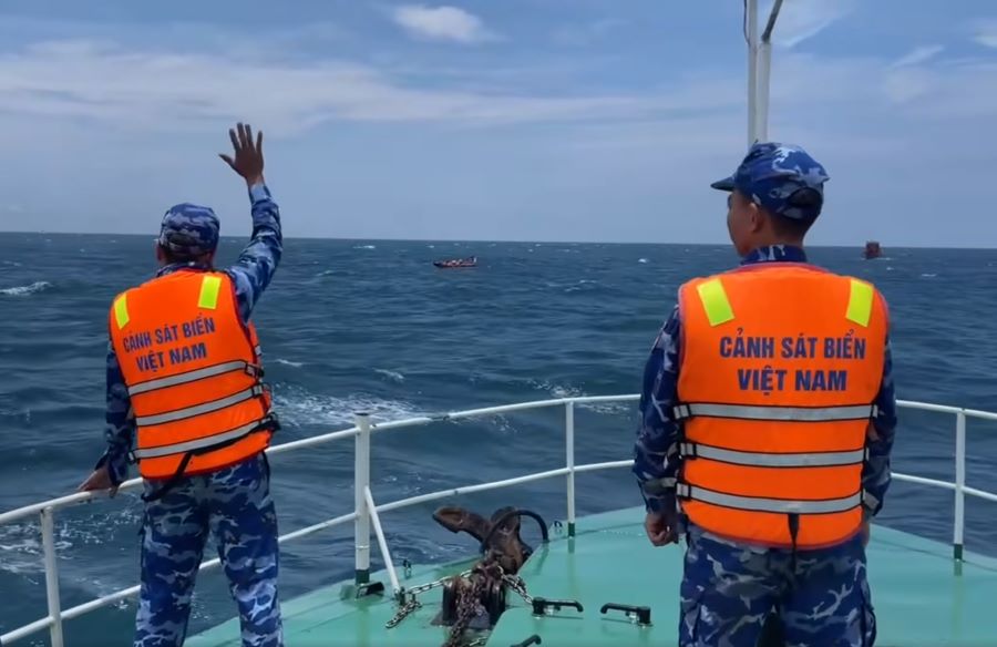 Lực lượng Cảnh sát biển tham gia cứu hộ các thuyền viên tàu Công Thành 07. Lực lượng Cảnh sát biển tham gia cứu hộ các thuyền viên tàu Công Thành 07.