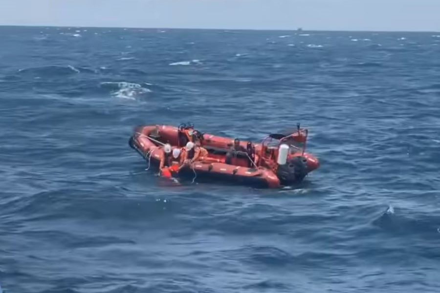 Lực lượng chức năng đã tìm thấy toàn bộ 11 thuyền viên tàu Công Thành 07 bị chìm trên vùng biển Hà Tĩnh. Lực lượng chức năng đã tìm thấy toàn bộ 11 thuyền viên tàu Công Thành 07 bị chìm trên vùng biển Hà Tĩnh.