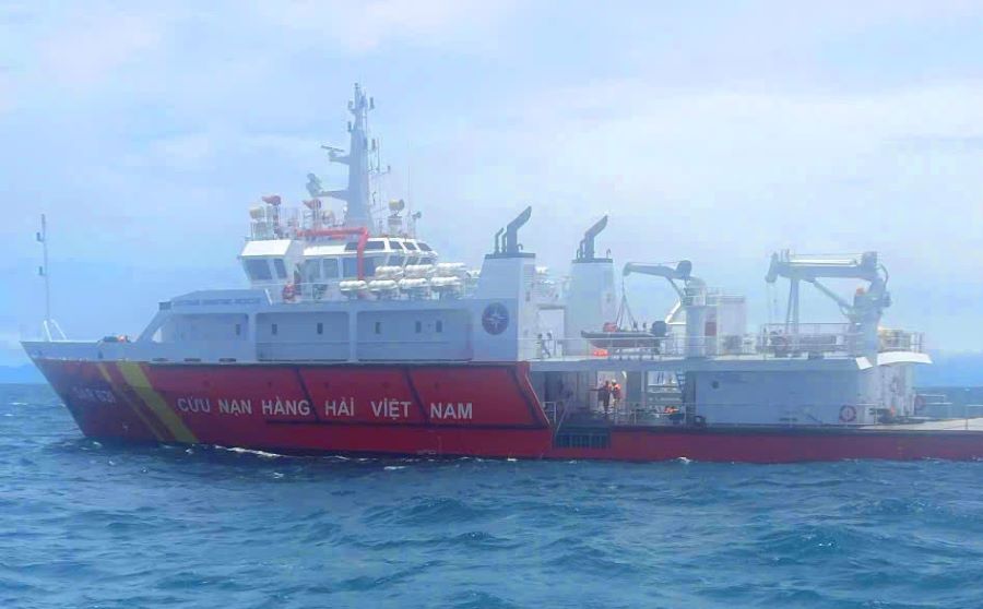Tàu cứu nạn hàng hải Việt Nam phối hợp với các đơn vị cứu hộ các thuyền viên gặp nạn. Tàu cứu nạn hàng hải Việt Nam phối hợp với các đơn vị cứu hộ các thuyền viên gặp nạn.