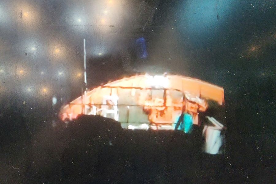 Thời tiết xấu khiến việc tiếp cận hiện trường trong đêm của lực lượng chức năng gặp nhiều khó khăn. Thời tiết xấu khiến việc tiếp cận hiện trường trong đêm của lực lượng chức năng gặp nhiều khó khăn.