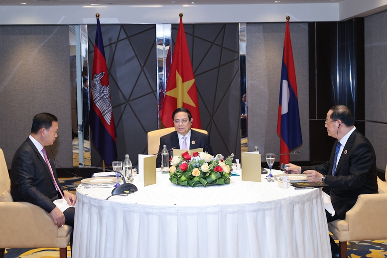 Thủ tướng Phạm Minh Chính chủ trì cuộc ăn sáng làm việc với Thủ tướng Vương quốc Campuchia Samdech Thipadei Hun Manet và Thủ tướng CHDCND Lào Sonexay Siphandone - Ảnh: VGP/Nhật Bắc