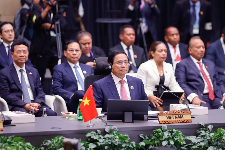 Thủ tướng Phạm Minh Chính dẫn đầu đoàn đại biểu cấp cao Việt Nam tham dự Phiên họp toàn thể của Hội nghị Cấp cao ASEAN lần thứ 46 - Ảnh: VGP/Nhật Bắc Thủ tướng Phạm Minh Chính dẫn đầu đoàn đại biểu cấp cao Việt Nam tham dự Phiên họp toàn thể của Hội nghị Cấp cao ASEAN lần thứ 46 - Ảnh: VGP/Nhật Bắc