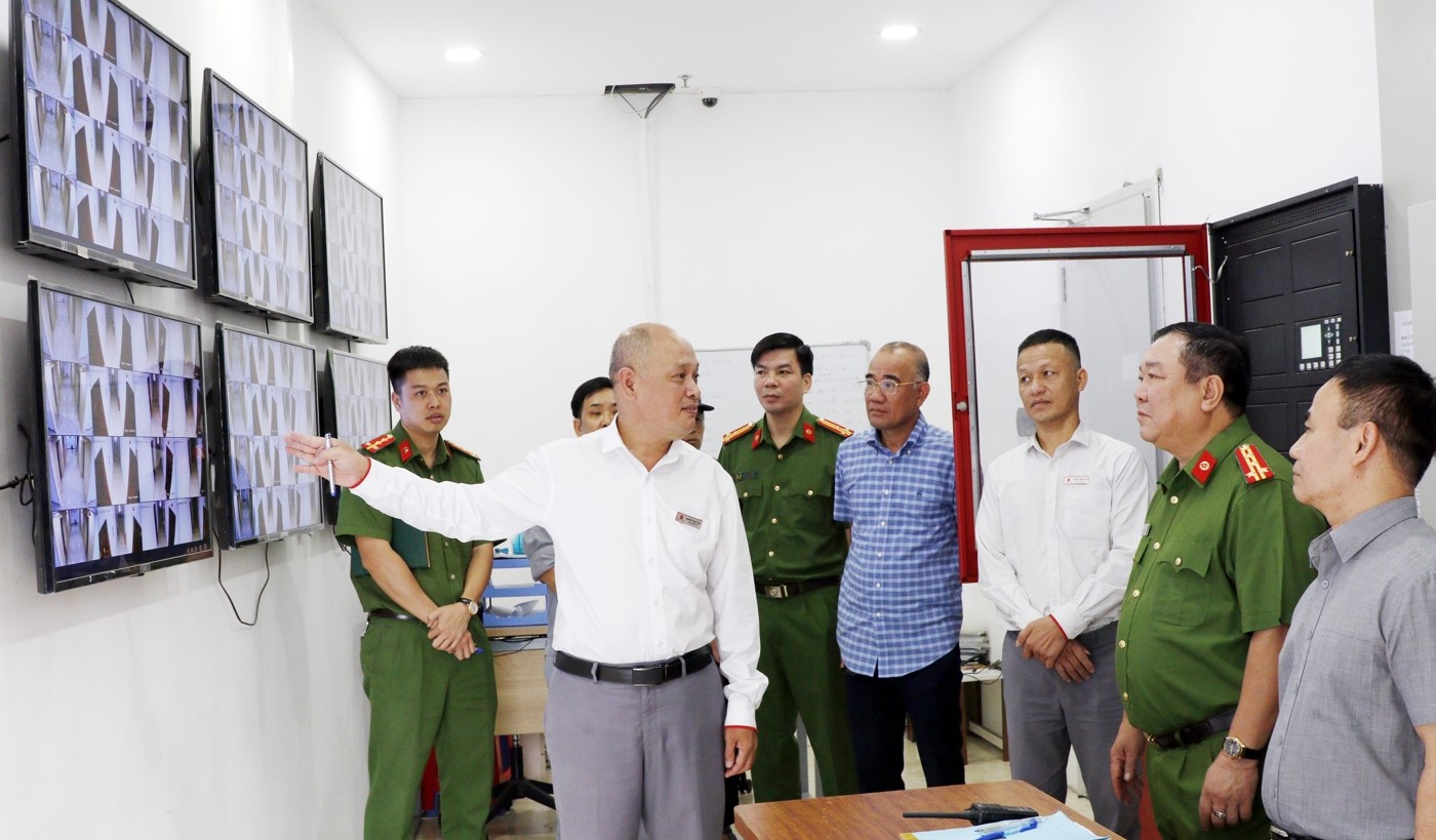 Đoàn kiểm tra liên ngành tỉnh kiểm tra hệ thống giám sát tín hiệu báo cháy tại Toà nhà Green Pearl.
