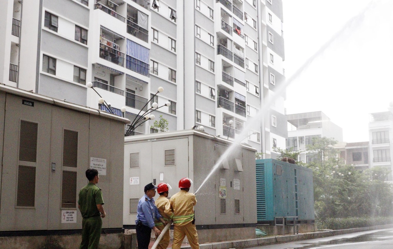 Đoàn kiểm tra liên ngành tỉnh kiểm tra vận hành trang thiết bị, phương tiện chữa cháy tại Nhà ở xã hội Thống Nhất.