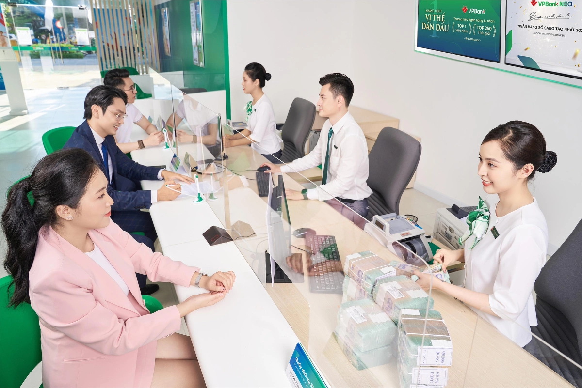 VPBank tiếp tục điều chỉnh lãi suất ở các kỳ hạn từ 2-36 tháng, bao gồm cả tiền gửi tại quầy và trực tuyến. (Ảnh minh họa) VPBank tiếp tục điều chỉnh lãi suất ở các kỳ hạn từ 2-36 tháng, bao gồm cả tiền gửi tại quầy và trực tuyến. (Ảnh minh họa)