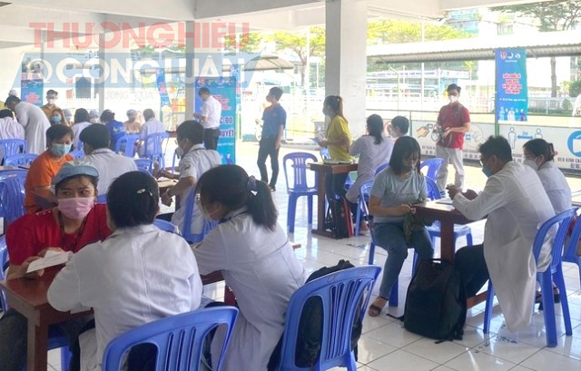 Ngành y tế TP.Đà Nẵng tiếp tục khuyến cáo người dân thực hiện tốt các biện pháp đeo khẩu trang nơi công cộng, trên phương tiện giao thông công cộng, tại cơ sở y tế.