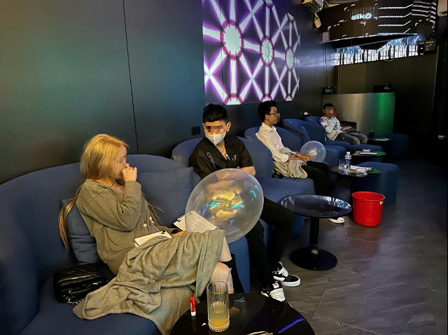 Cô gái tử vong bất thường sau khi dùng bóng cười