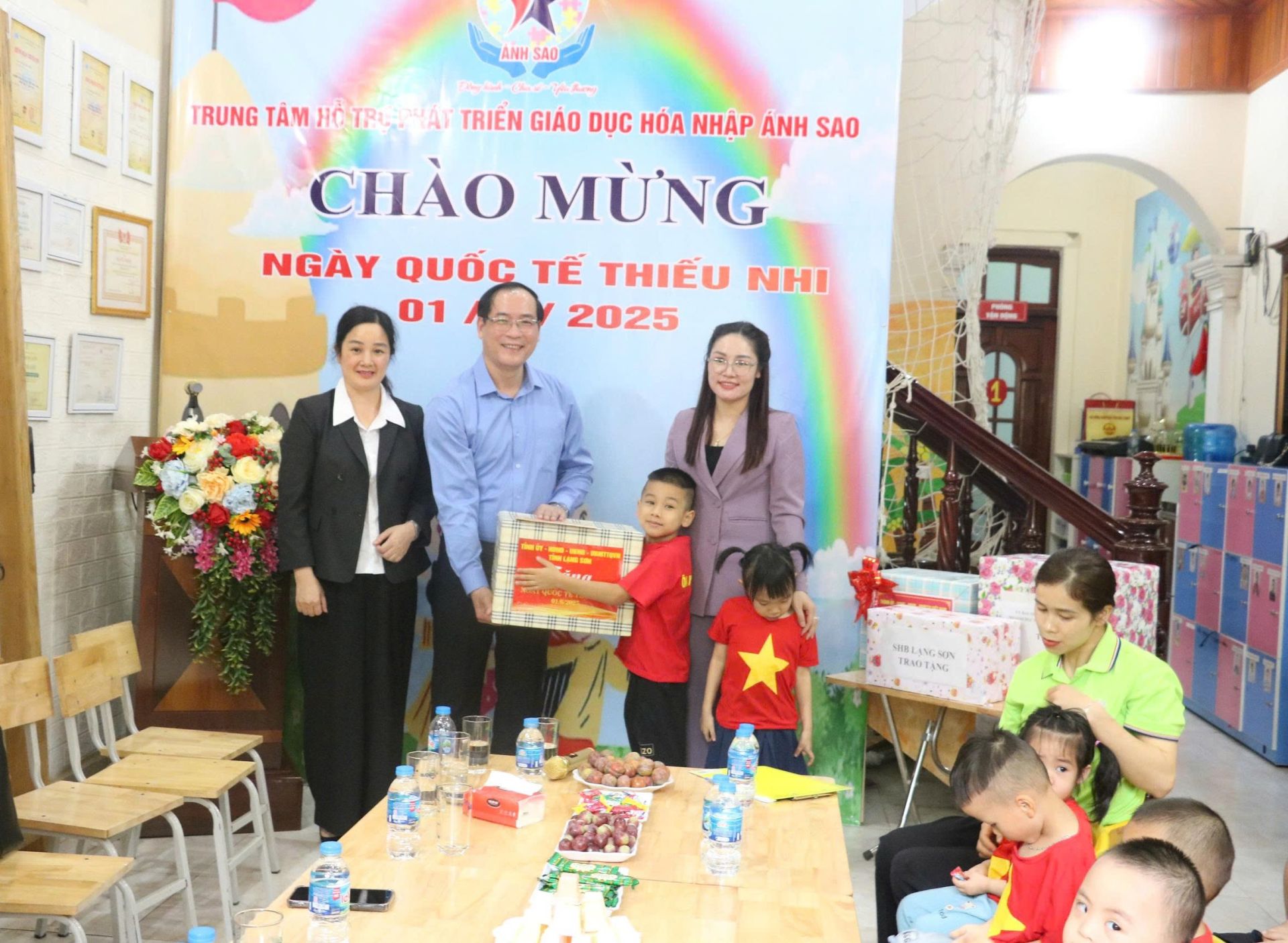 Lạng Sơn: Thăm, tặng quà trẻ em nhân ngày Quốc tế thiếu nhi 1/6